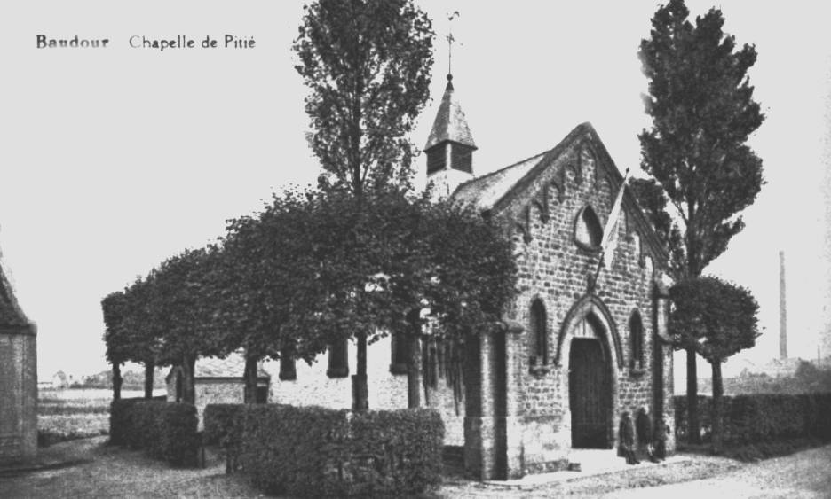 Baudour : la capelle de Pitié. Depuis 1768, à la suite de nombreuses guérisons inexpliquées, une dévotion toute particulière s'adresse ) Notre-Dame de Pitié.