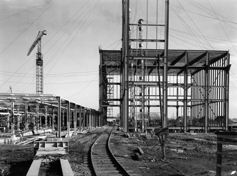 Baudour : construction de la centrale - Salle des machines (vers 1959).