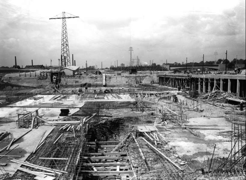 Baudour : construction de la centrale (vers 1959).