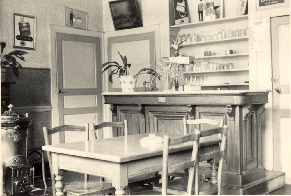 Elouges : Café chez Antoine vers 1955.