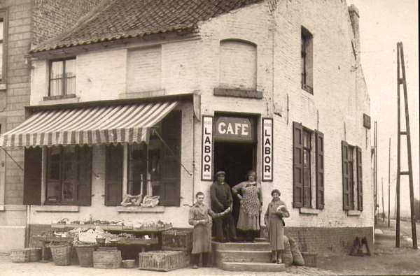 Saint-Ghislain : Café.