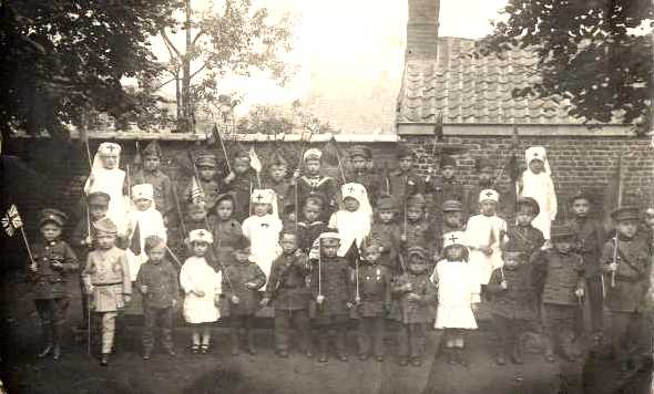 Saint-Ghislain : école communale vers 1920.