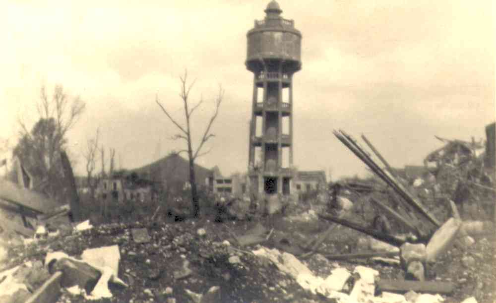  Saint-Ghislain : bombardements du château d'eau de la gare.