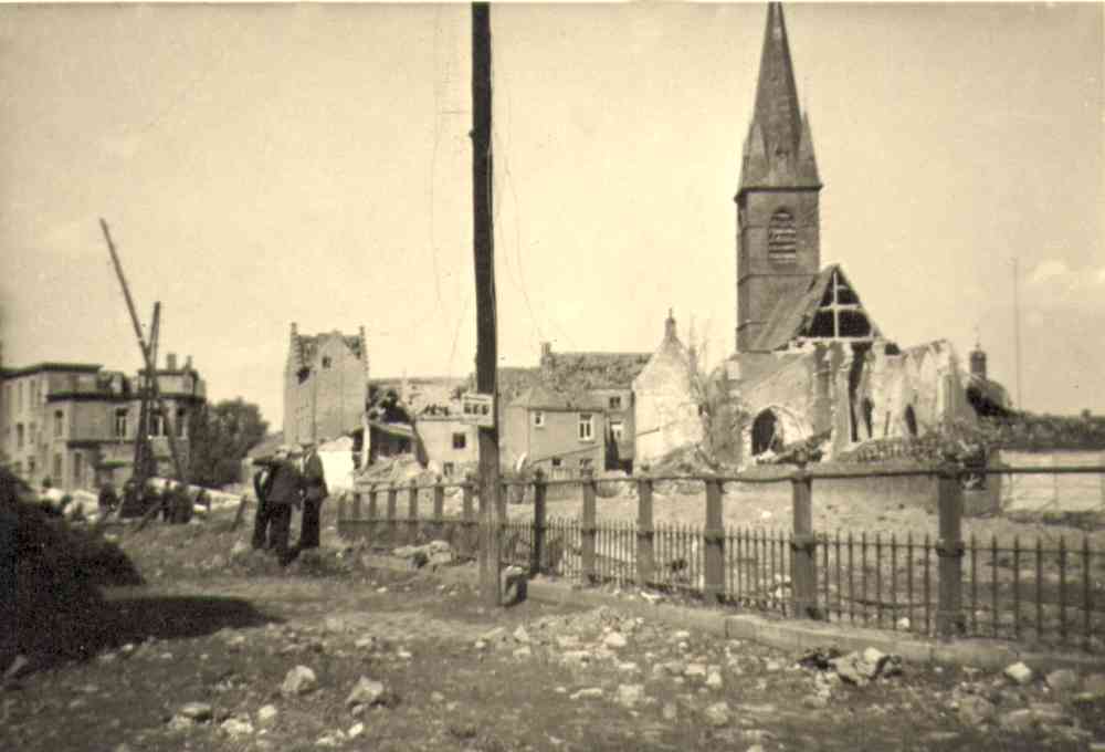 Saint-Ghislain : bombardements rue du Moulin et l'église.