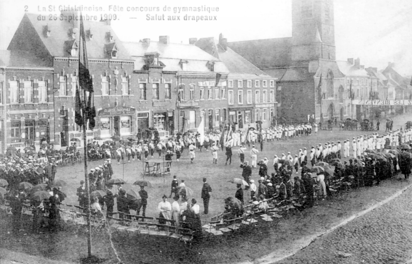 Saint-Ghislain : fête coucours de gymnastique du 26/09/1909. Le salut aux drapeaux.