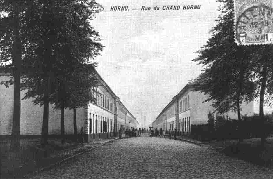 Hornu : Cité ouvrière de la Société Civile des Usines et Minesde Houille du Grand-Hornu. Située à droite de la route Boussu-Mons.