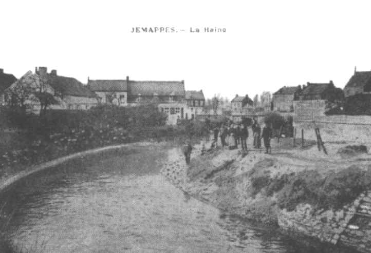Jemappes : la Haine à 300 m en aval après son confluent avec la Trouille; au pont des postes situé au bout de la rue du Marché.