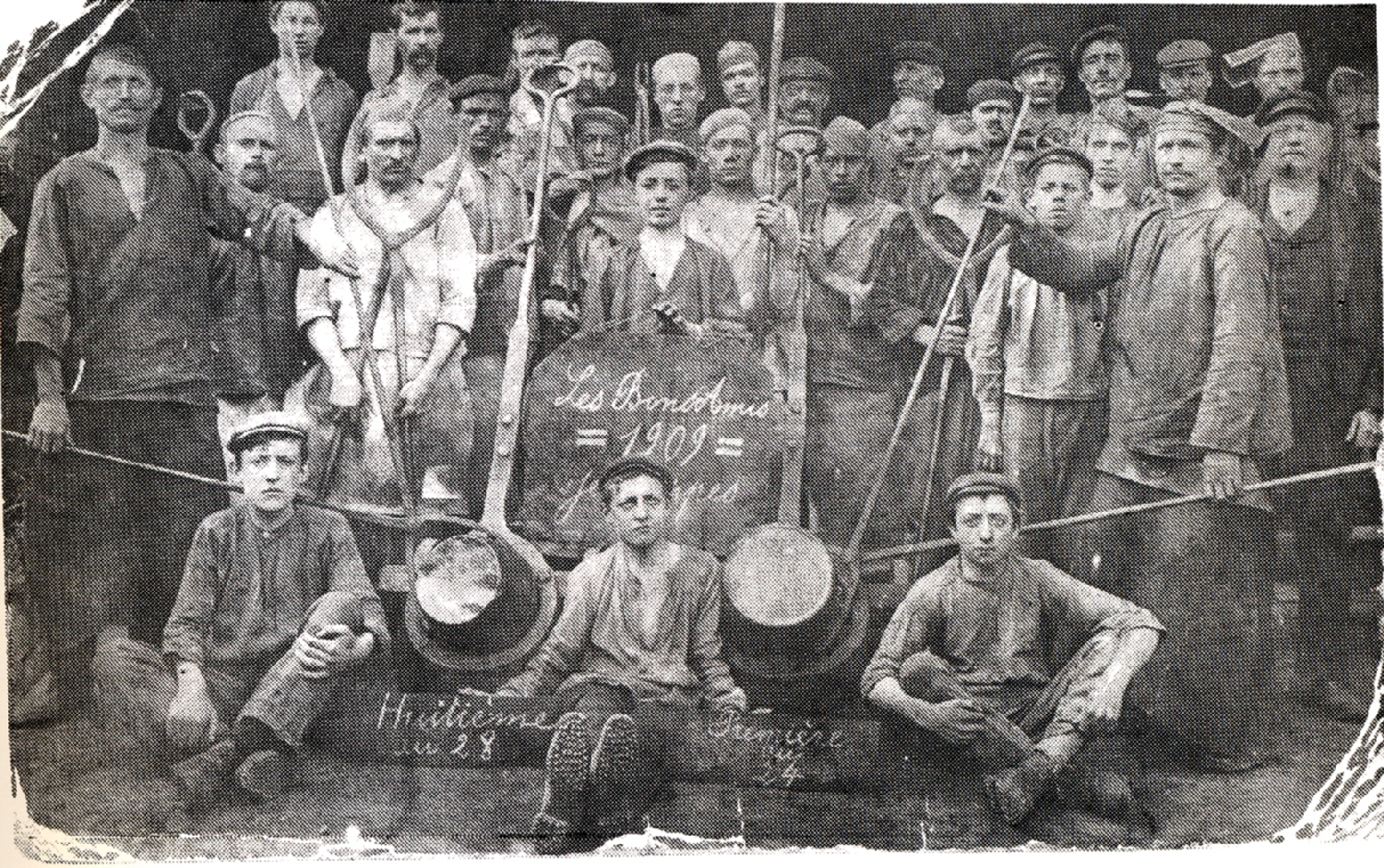 Jemappes : équipe de puddleurs du Laminoir (1909).