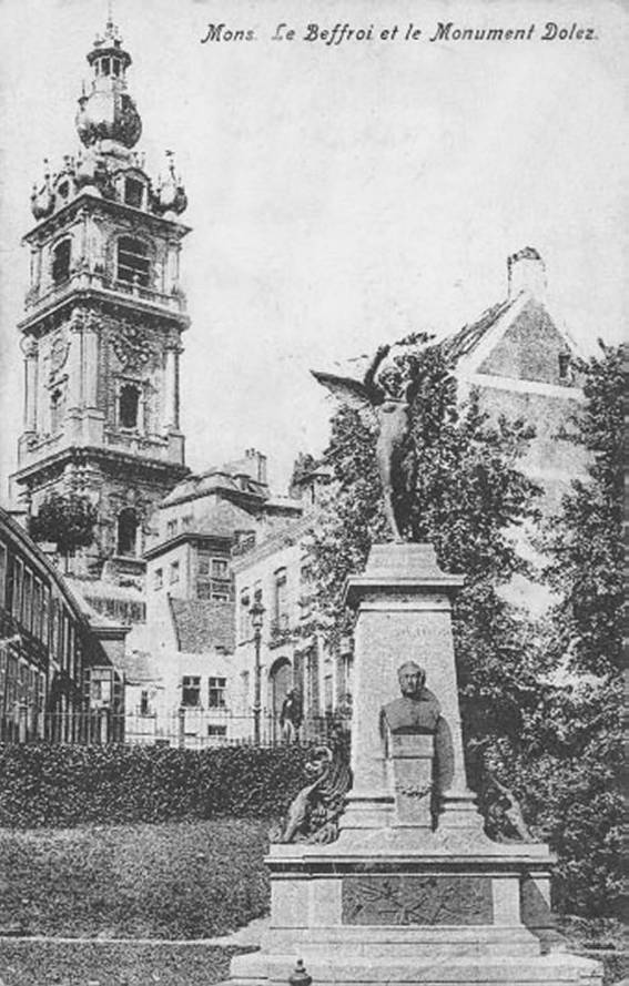 Mons : le Beffroi et le monument Dolez.