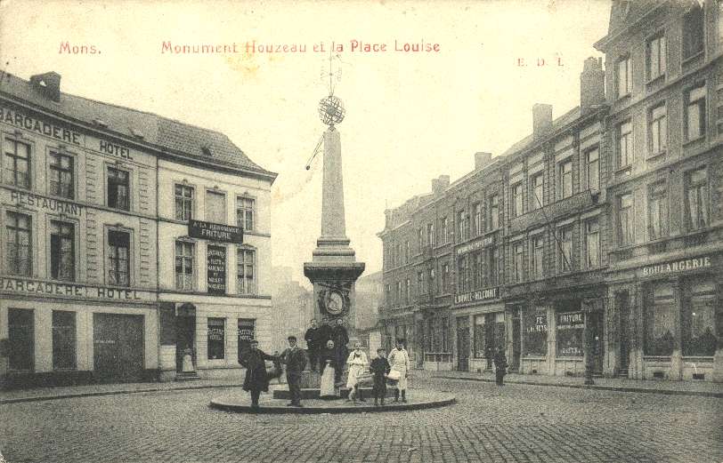 Mons : Le monument Houzeau et la Place Louise.