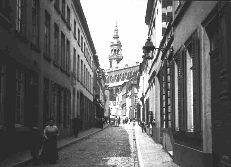 Mons : le 21 mai 1903, l'Eglise Sainte Elisabeth vue de la rue Peine Perdue.