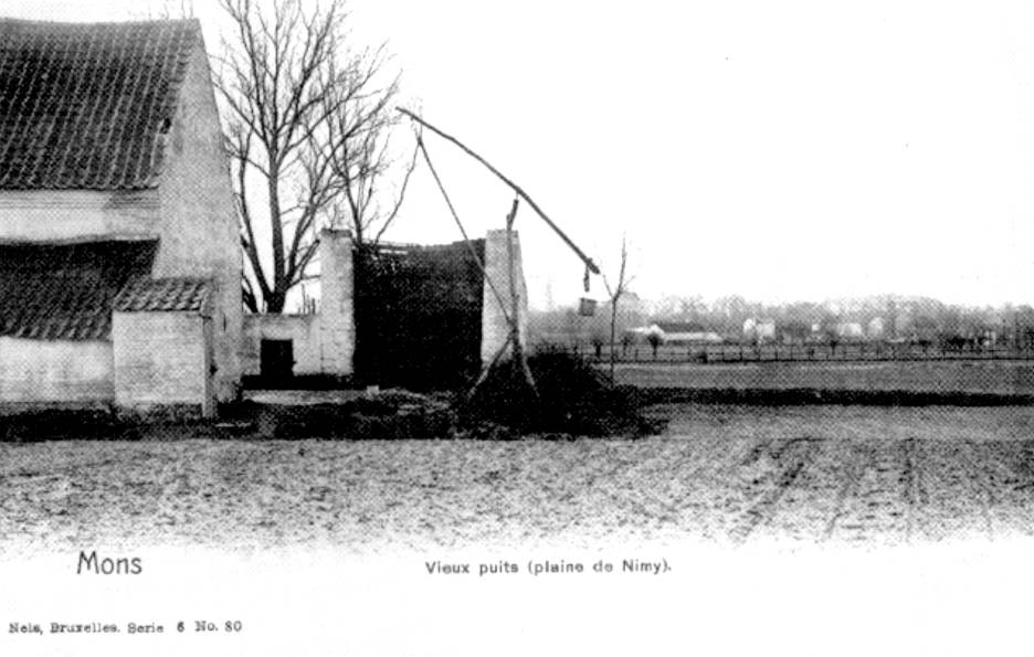 Mons : Le vieux puits sur la plaine de Nimy encore vierge de toute trace d'urbanisation.