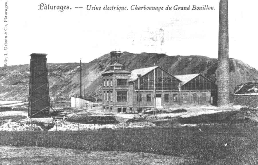 Pâturages : Usine électrique située à proximité du puits du "Grand Bouillon d'en Bas". A l'arrière le terril de Roinge et Jolimet qui a littéralement explosé peu avant la guerre de 1914-18.