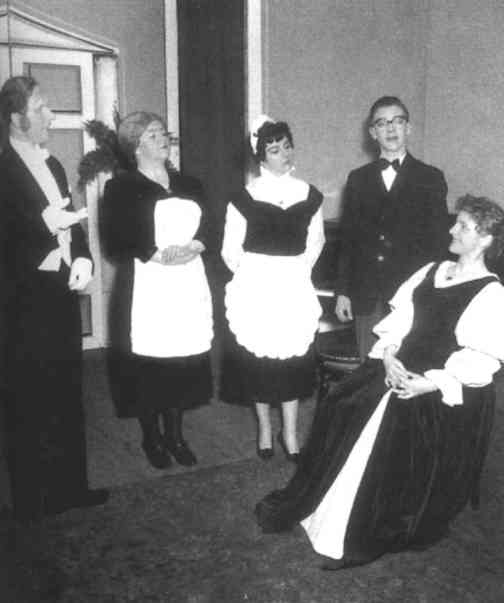 Quaregnon : Jean Deham à l'extrême gauche le 17 mars 1957 dans une pièce intitulée "Fanny et ses gens".