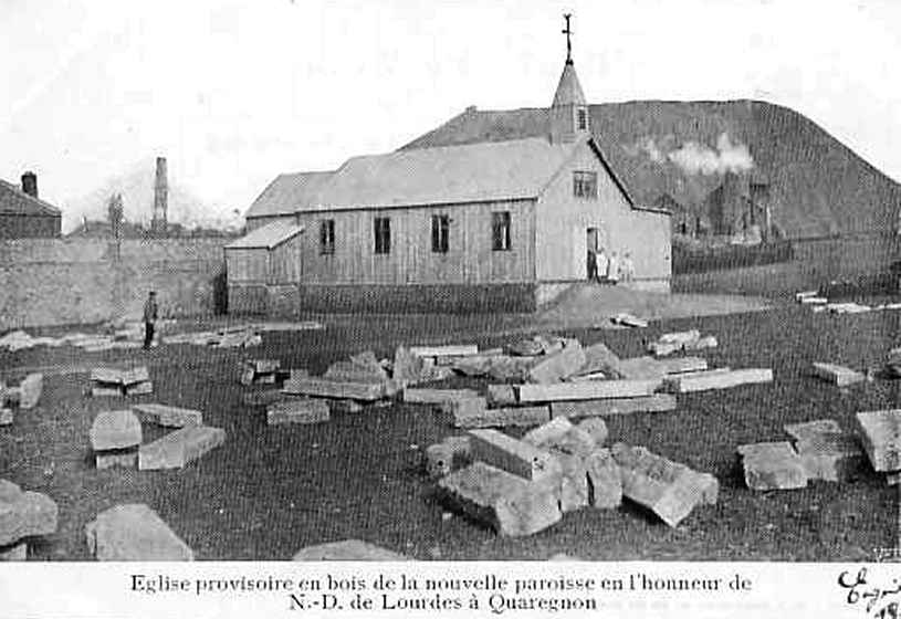 Quaregnon : Eglise provisoire en bois de la nouvelle paroisse en l'honneur de N.-D. de Lourdes à Quaregnon.