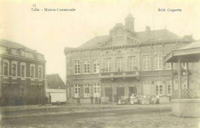 Thulin : Maison communale et du kiosque prise de l'église vers 1908.