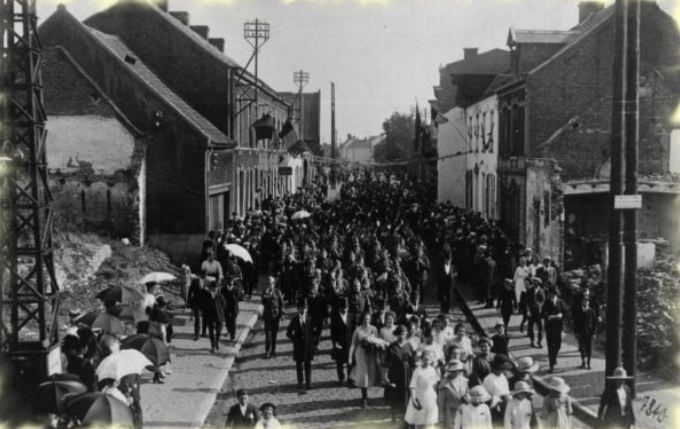 Thulin : Défilé à l'occasion de la fête nationale en 1919.