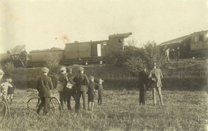 Thulin : Le 9 octobre 1921, le train de 13h00, venant de Quiévrain, dérailla avant d'entrer en gare de Thulin. 
