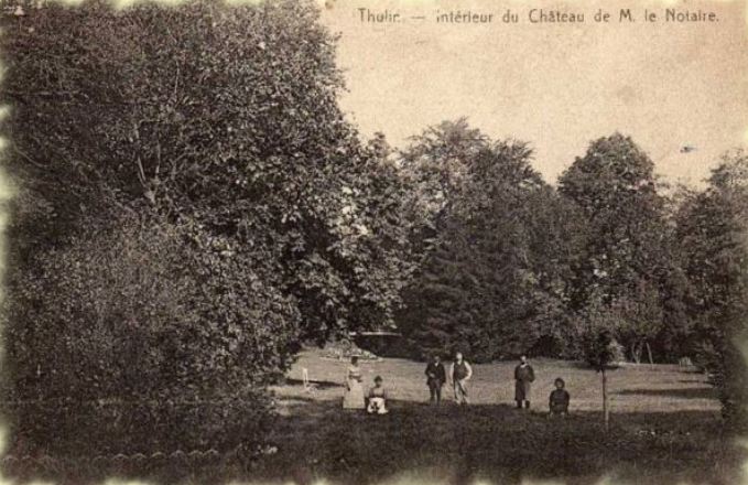 Thulin : Parc du château du Notaire.
