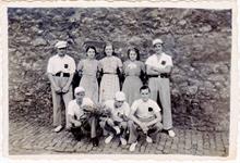 Nouvelles : Joueurs de balle de Nouvelles - Yvon Blanchard, trois filles, Pierre Durigneux, Gaston De Rouck, Maurice Meurant & Pierre Durigneux à Givry (1940).