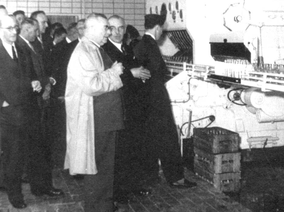 Baudour : 1958 inauguration des nouveaux établissements de la société coopérative Source minérale de Baudour.