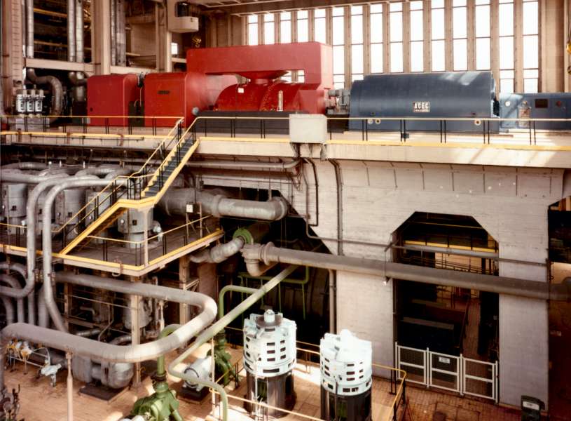 Baudour : Salle des machines coté des réchauffeurs HP. ( 19-07-1985 ).