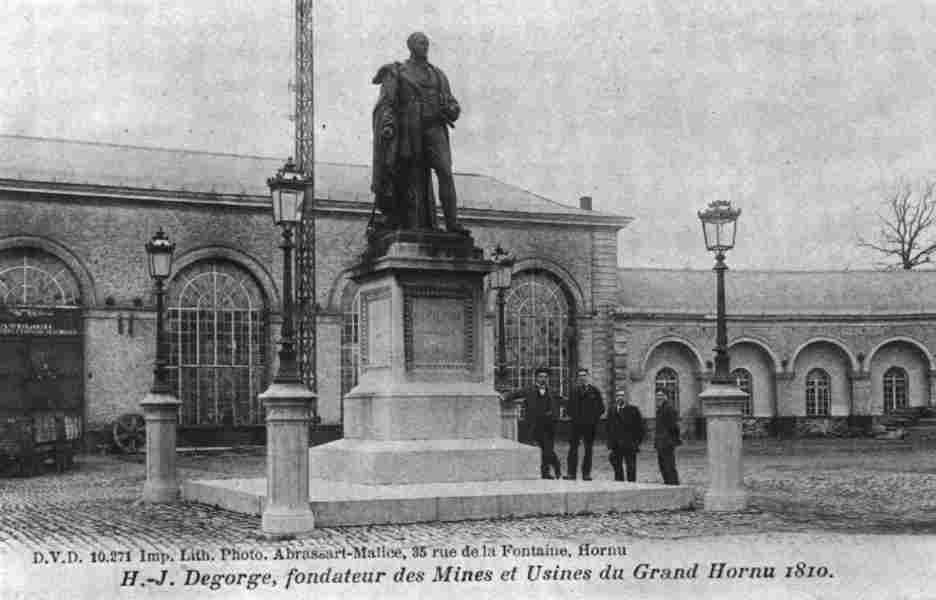 Hornu : Statue Henri De Gorge. Située dans la cour ellipsoïdale du Grand-Hornu.