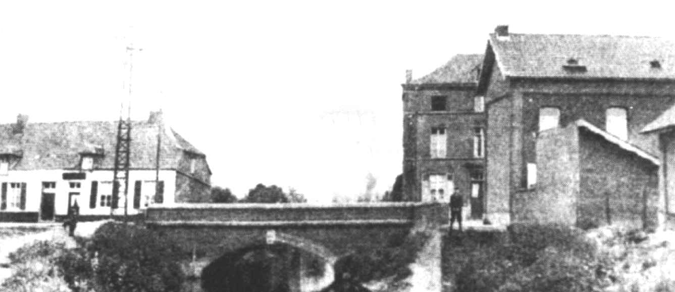 Jemappes : la trouille sous le pont Beumier avant sa destruction.