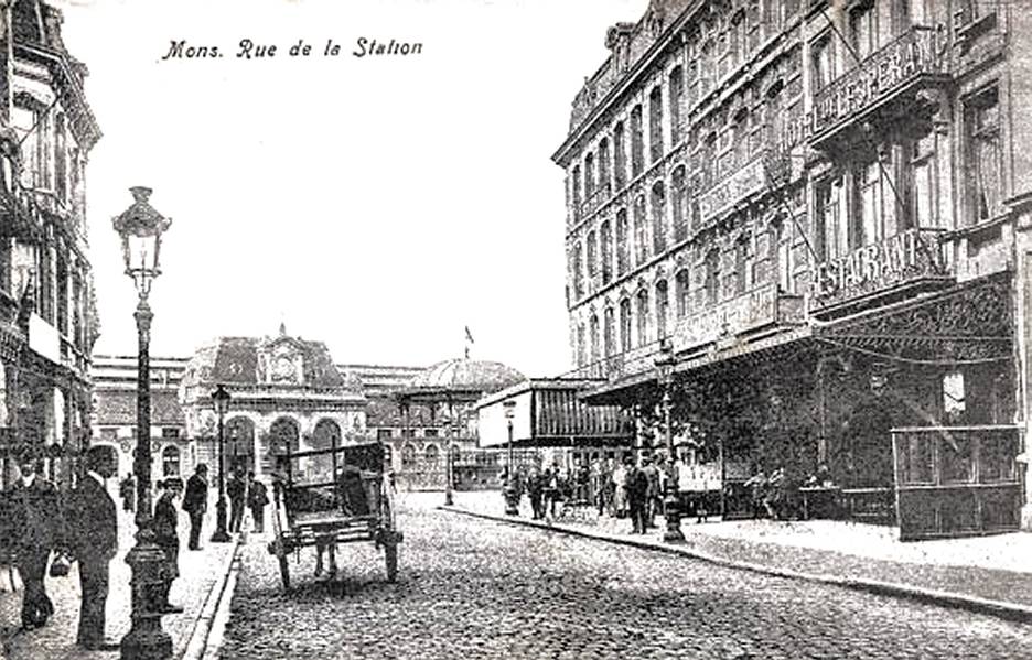Mons : Rue de la Station.