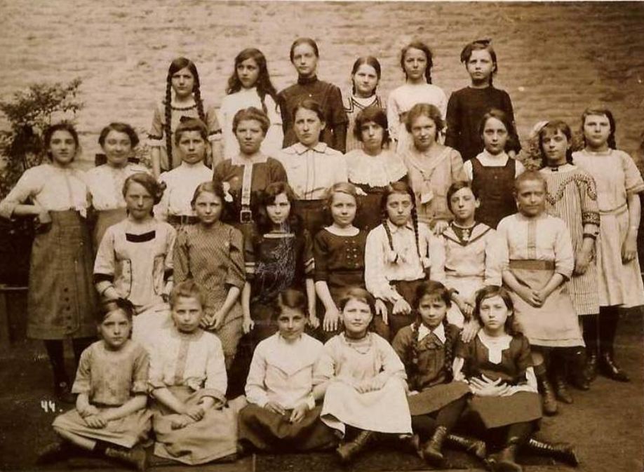 Mons: Ecole Moyenne de l'Etat (avant 1914).