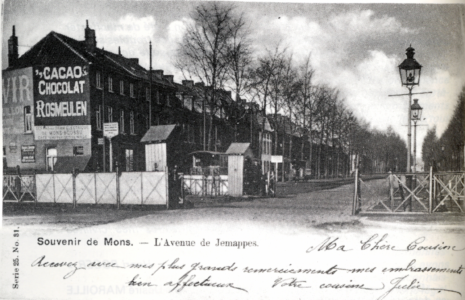 Mons : Avenue de Jemappes où l'on voit le passage à niveau à l'emplacement de l'actuel viaduc.