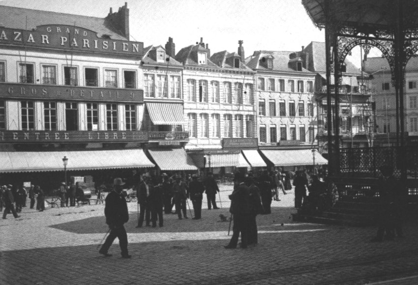 Mons : le 5 juillet 1901 - Le marché de la porte de l'Hôtel de Ville.