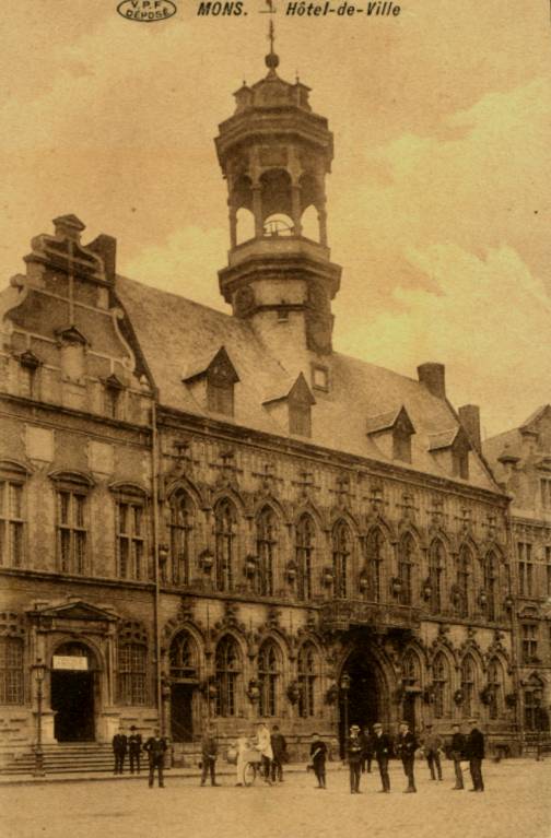 Mons : Hôtel de Ville, il a été construit de 1458 à 1477..