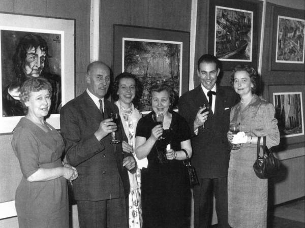 Vernissage de l'exposition "Eternit" à Bruxelles en 1960. 