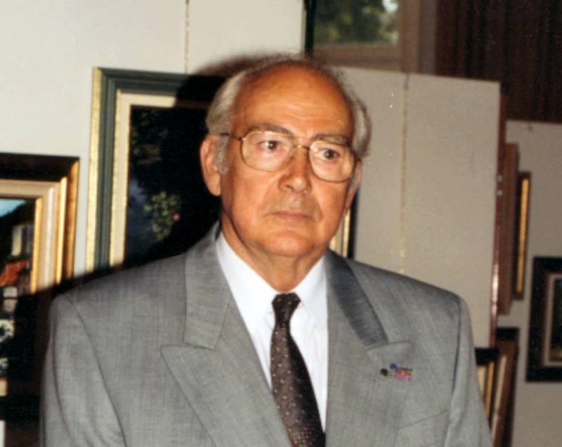 Le peintre Delcourt lors de l'exposition 1999 à Andenne.