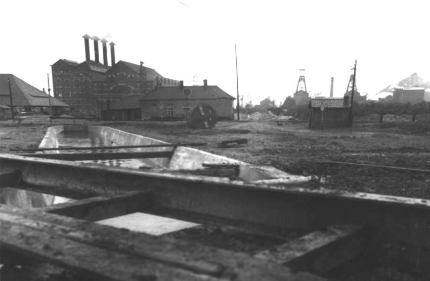 Quaregnon : Février 1930 - vue du canal d'adduction de l'eau de circulation.