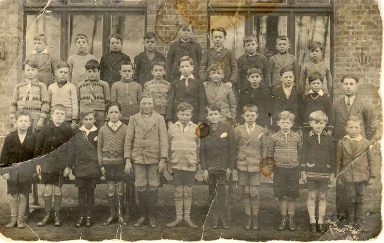 Tertre : groupe d'élèves de l'école St Joseph en 1930.